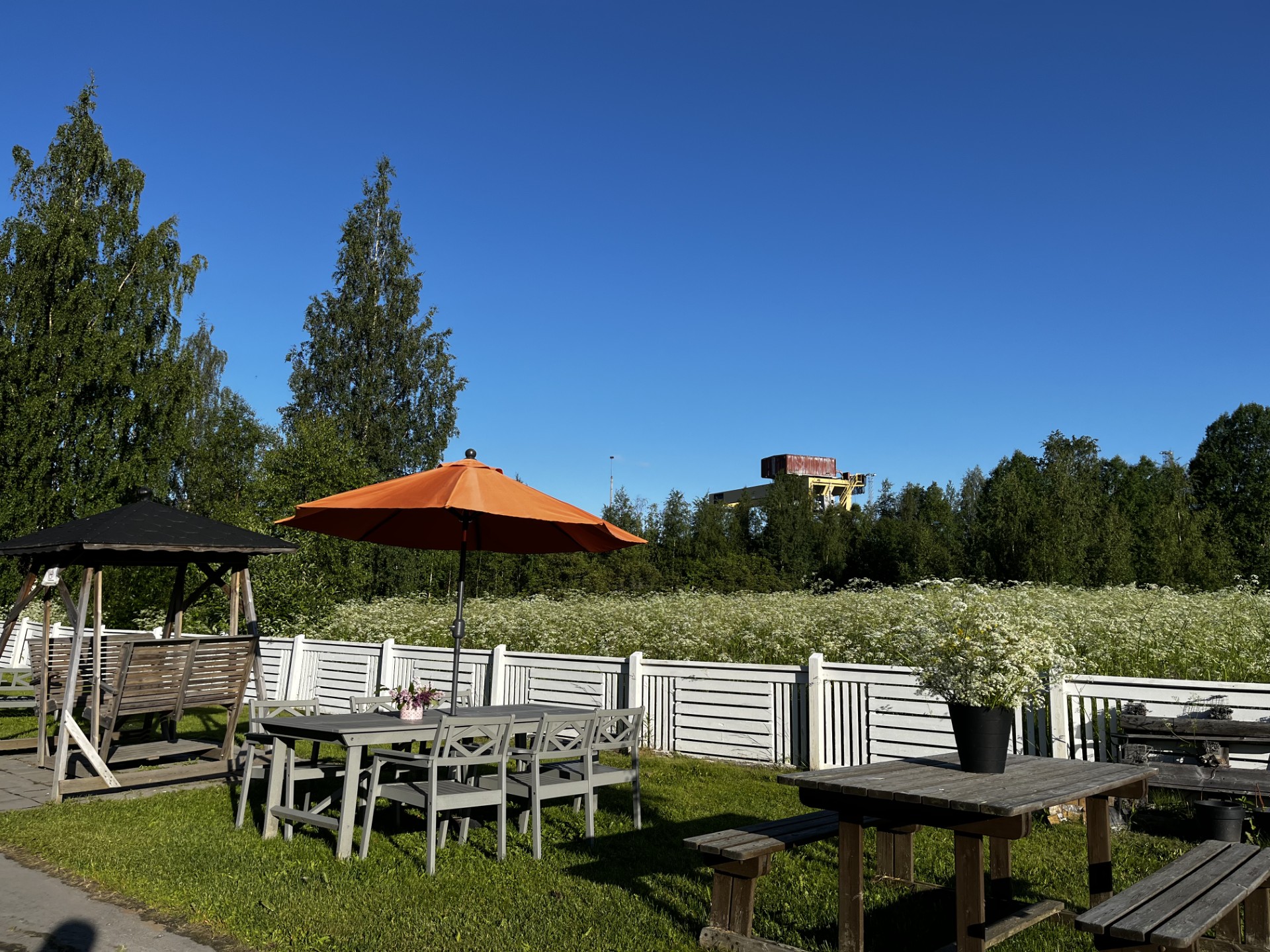 Ykköskoti Pirtan piha-aluetta